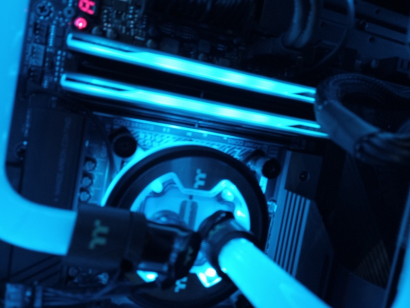 Picture of Poseidon Water-Loop PC System